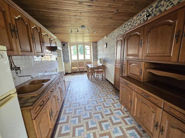 Maison de campagne à vendre – 3 chambres – Terrain de 4 000 m²