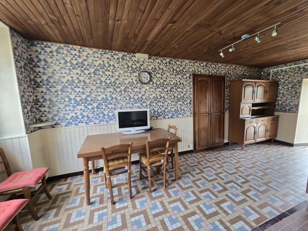 Maison de campagne à vendre – 3 chambres – Terrain de 4 000 m²