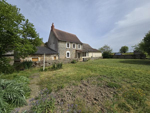 Maison de campagne à vendre – 3 chambres – Terrain de 4 000 m²