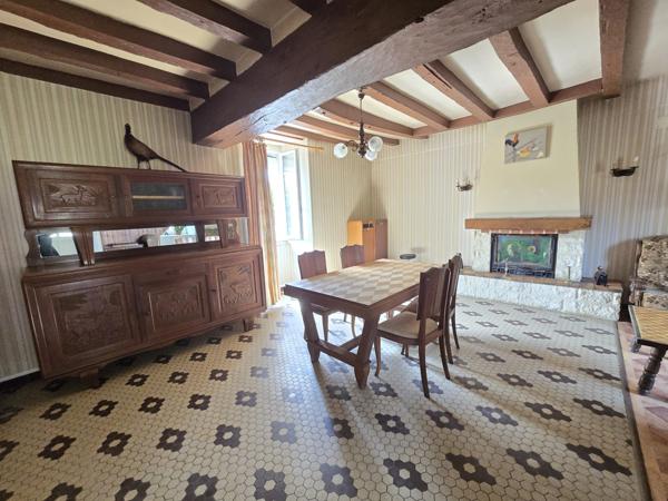 Maison de campagne à vendre – 3 chambres – Terrain de 4 000 m²