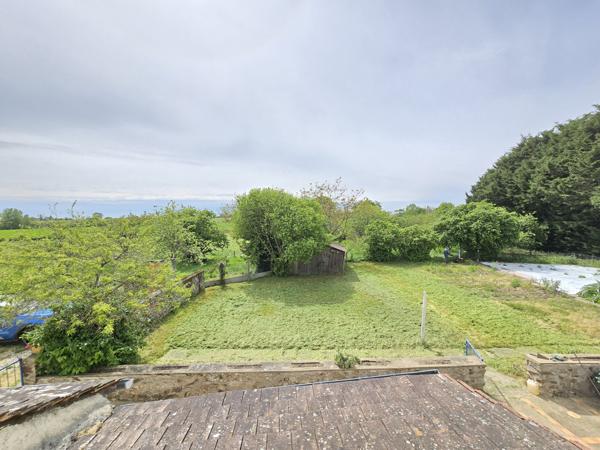 Maison de campagne à vendre – 3 chambres – Terrain de 4 000 m²