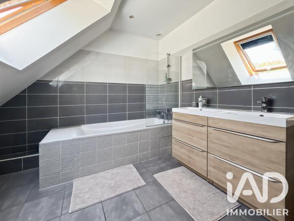 Maison à vendre 6 pièces 131 m² Brie-Comte-Robert