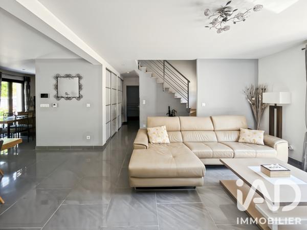 Maison à vendre 6 pièces 131 m² Brie-Comte-Robert