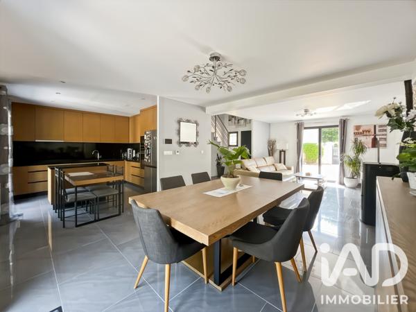 Maison à vendre 6 pièces 131 m² Brie-Comte-Robert