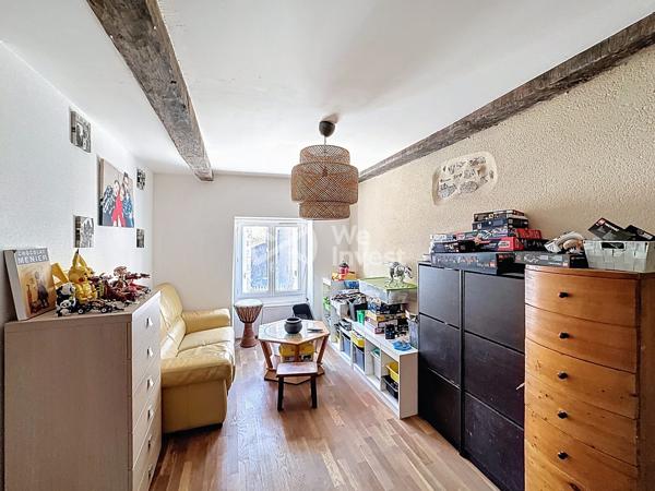 Maison de village de type 5 avec extérieur.