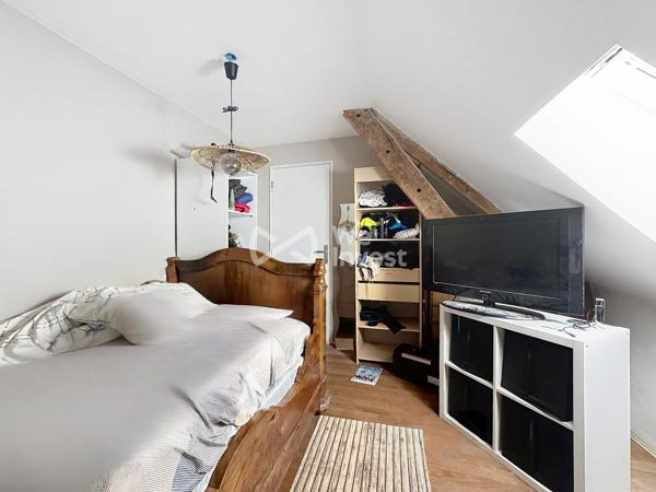 Maison de village de type 5 avec extérieur.