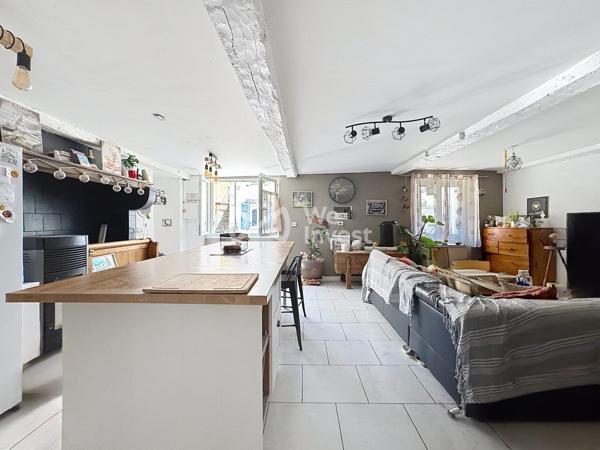 Maison de village de type 5 avec extérieur.