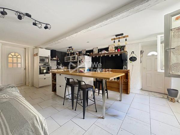 Maison de village de type 5 avec extérieur.