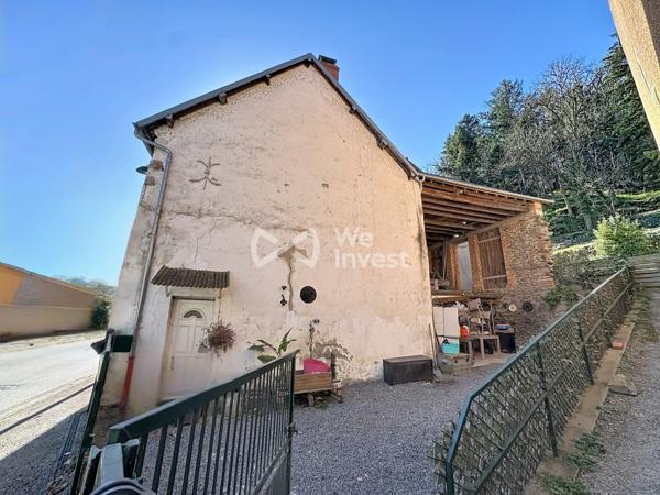 Maison de village de type 5 avec extérieur.