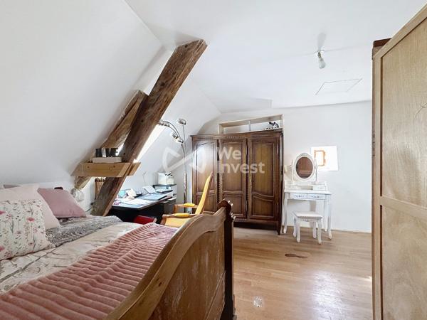 Maison de village de type 5 avec extérieur.