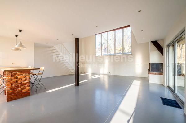 Maison style "Loft" avec  potentiel d'extension, 4 chambres, vue et jardin.