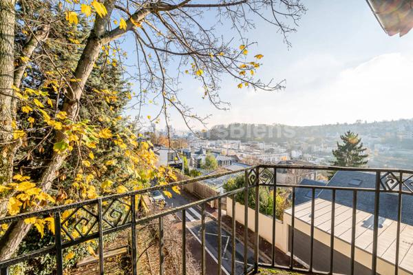 Maison style "Loft" avec  potentiel d'extension, 4 chambres, vue et jardin.