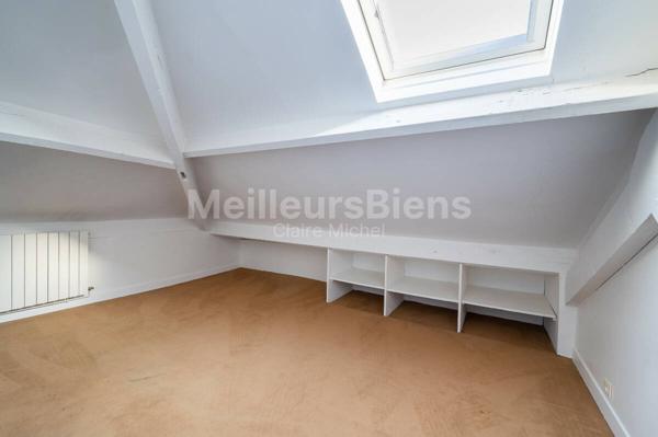 Maison style "Loft" avec  potentiel d'extension, 4 chambres, vue et jardin.