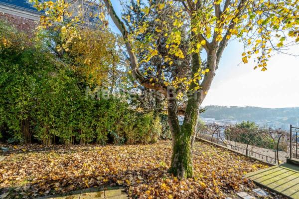 Maison style "Loft" avec  potentiel d'extension, 4 chambres, vue et jardin.