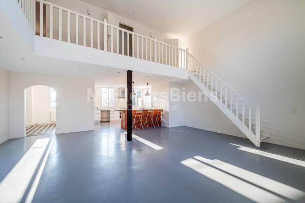 Maison style "Loft" avec  potentiel d'extension, 4 chambres, vue et jardin.