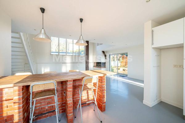 Maison style "Loft" avec  potentiel d'extension, 4 chambres, vue et jardin.