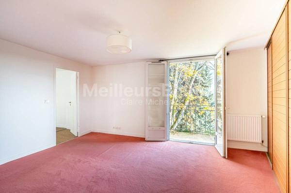 Maison style "Loft" avec  potentiel d'extension, 4 chambres, vue et jardin.