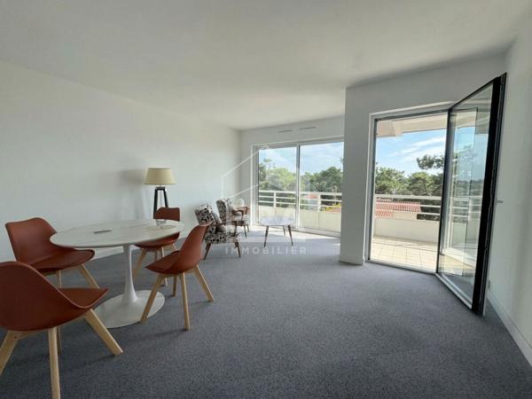 A louer - Appartement 2 pièces meublées ouvertes sur la mer avec terrasse et garage