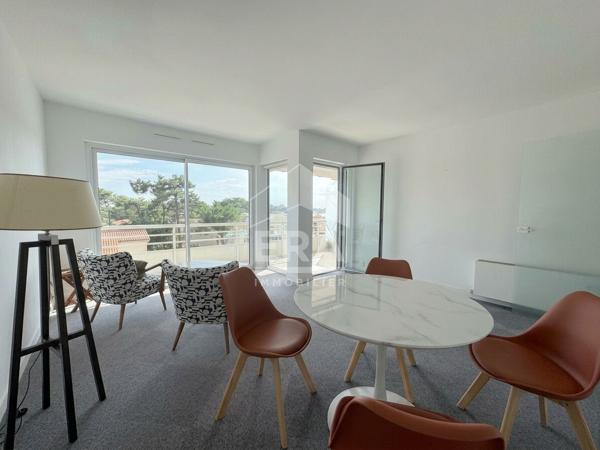 A louer - Appartement 2 pièces meublées ouvertes sur la mer avec terrasse et garage