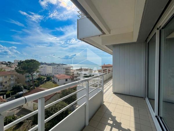 A louer - Appartement 2 pièces meublées ouvertes sur la mer avec terrasse et garage