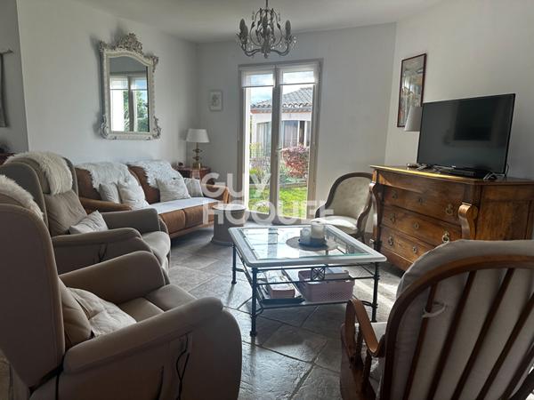 10 MN DE CARCASSONNE Villa 4 chambres, studio indépendant, double garage, piscine sur terrain de 1110m²