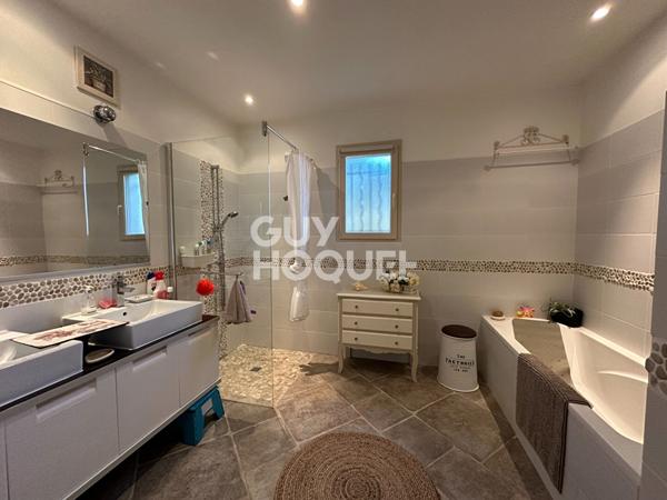 10 MN DE CARCASSONNE Villa 4 chambres, studio indépendant, double garage, piscine sur terrain de 1110m²