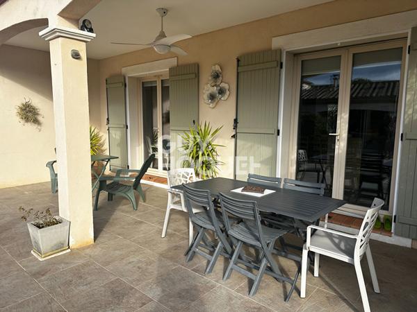 10 MN DE CARCASSONNE Villa 4 chambres, studio indépendant, double garage, piscine sur terrain de 1110m²