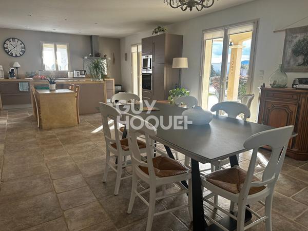 10 MN DE CARCASSONNE Villa 4 chambres, studio indépendant, double garage, piscine sur terrain de 1110m²