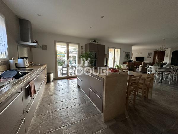 10 MN DE CARCASSONNE Villa 4 chambres, studio indépendant, double garage, piscine sur terrain de 1110m²