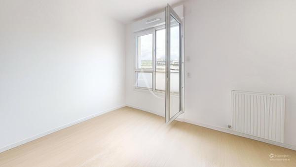 GAGNY, DERNIER ÉTAGE AVEC TERRASSE PANORAMIQUE DE 71 m², RÉSIDENCE RÉCENTE, À DEUX PAS DU RER E