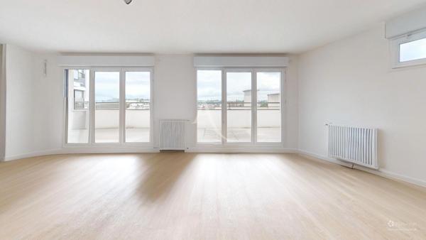 GAGNY, DERNIER ÉTAGE AVEC TERRASSE PANORAMIQUE DE 71 m², RÉSIDENCE RÉCENTE, À DEUX PAS DU RER E