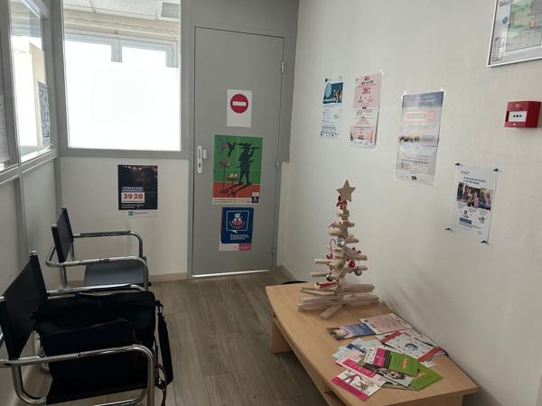 Au sein d'un immeuble mixte dans le centre-ville de Saint-Nazaire, Arthur Loyd vous propose à la LOCATION, des bureaux de 200 m2 sur 2 niveaux et divisibles. Stationnement privatifs