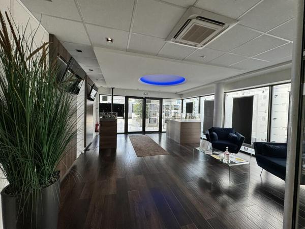 TOURS NORD BUREAUX COMMERCIAUX A VENDRE 351 M² AXE PASSANT POSSIBILITE LOCATION