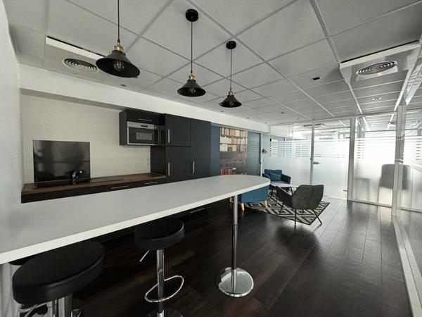 TOURS NORD BUREAUX COMMERCIAUX A VENDRE 351 M² AXE PASSANT POSSIBILITE LOCATION