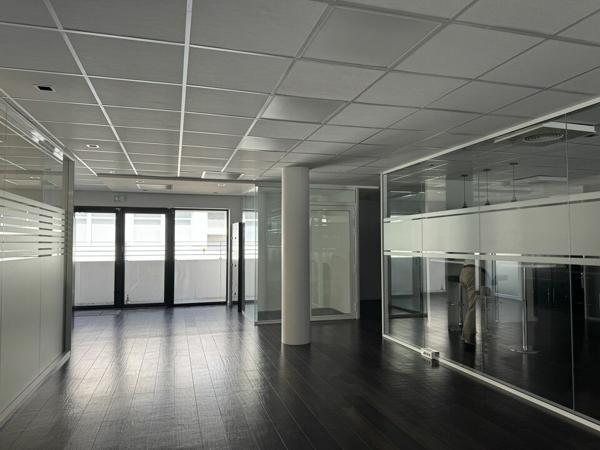 TOURS NORD BUREAUX COMMERCIAUX A VENDRE 351 M² AXE PASSANT POSSIBILITE LOCATION