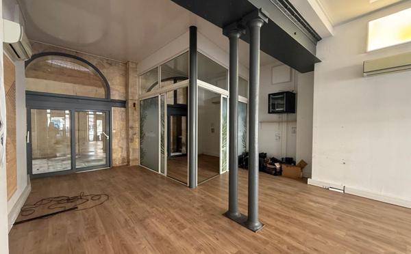 Local commercial ou bureaux à louer Bordeaux hyper centre avec cour privative
