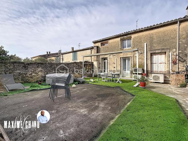 Idéalement située à Poussan, à proximité immédiate du centre du village et de ses commerces, cette magnifique maison vigneronne pleine de caractère séduira les amateurs de beaux volumes et de biens atypiques.

Dès l’entrée, vous découvrirez un vaste hall au rez-de-chaussée desservant l’escalier menant aux habitations ainsi qu’un accès à un immense garage d’environ 230 m², permettant de stationner de nombreux véhicules très facilement ou d’envisager divers projets (atelier, stockage, activité professionnelle…).

Au premier étage, vous trouverez un superbe appartement T4 d’environ 100 m² entièrement rénové, du sol au plafond. Aucun travaux n’est à prévoir sur ce niveau. Il se compose d’un spacieux séjour avec cuisine ouverte, offrant un espace de vie convivial et lumineux donnant directement sur une magnifique terrasse ensoleillée d’environ 100 m², idéale pour profiter des beaux jours. L’appartement dispose également de trois chambres, dont une avec dressing, d’un espace buanderie, d’un WC indépendant et d’une salle d’eau moderne avec douche à l’italienne.

Au deuxième étage, un second appartement T4 d’environ 90 m² vous attend. Il comprend un séjour avec cuisine ouverte, trois chambres ainsi qu’une salle de bain avec WC.

Les atouts majeurs de cette propriété :
- Volumes impressionnants et fort potentiel
- Possibilité de division ou projet locatif
- Garage de 230 m²
- Grande terrasse extérieure d’environ 100 m²
- Maison de caractère dans un emplacement recherché

Un bien rare offrant de nombreuses possibilités : grande maison familiale, investissement locatif ou projet mixte habitation / activité.

À visiter sans tarder !