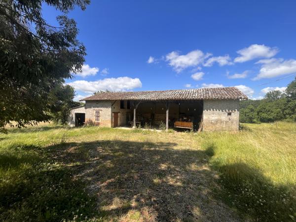 Saint-Clar (32380) Ancien Corps de Ferme Gersois à Rénover – 130 m² Habitation + 550 m² Dépendances – Vue Pyrénées