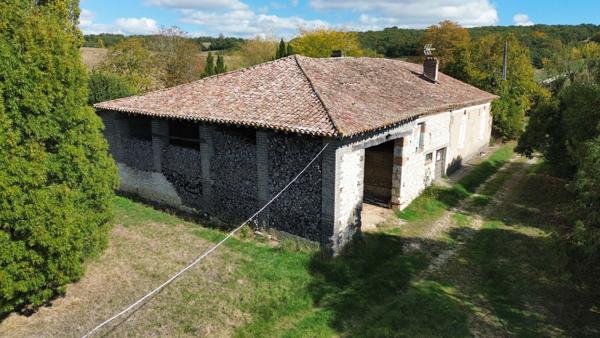 Saint-Clar (32380) Ancien Corps de Ferme Gersois à Rénover – 130 m² Habitation + 550 m² Dépendances – Vue Pyrénées