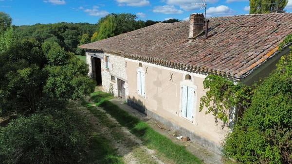 Saint-Clar (32380) Ancien Corps de Ferme Gersois à Rénover – 130 m² Habitation + 550 m² Dépendances – Vue Pyrénées