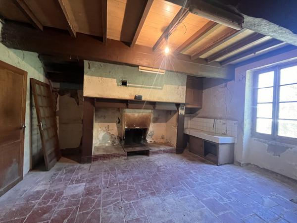 Saint-Clar (32380) Ancien Corps de Ferme Gersois à Rénover – 130 m² Habitation + 550 m² Dépendances – Vue Pyrénées