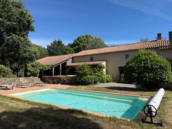 Propriété de charme idéalement située entre les plages et la Roche-Sur-Yon