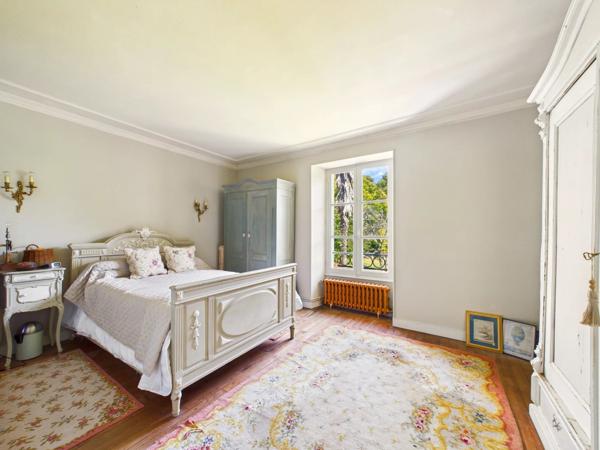 Une demeure de 6 chambres d'une élégance remarquable.