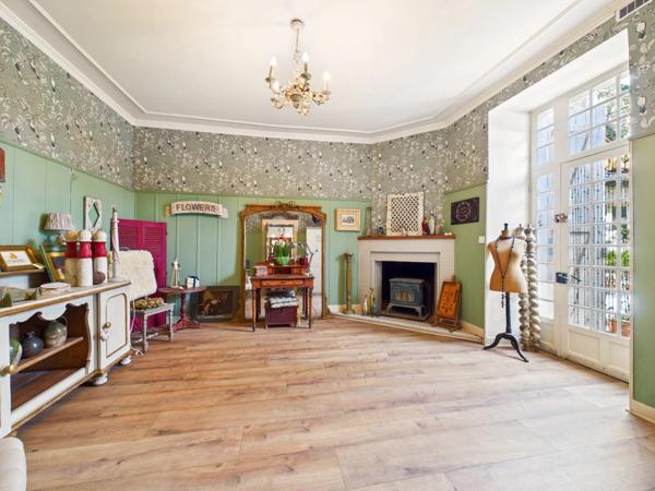 Une demeure de 6 chambres d'une élégance remarquable.