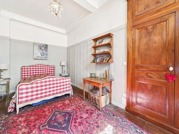 Une demeure de 6 chambres d'une élégance remarquable.