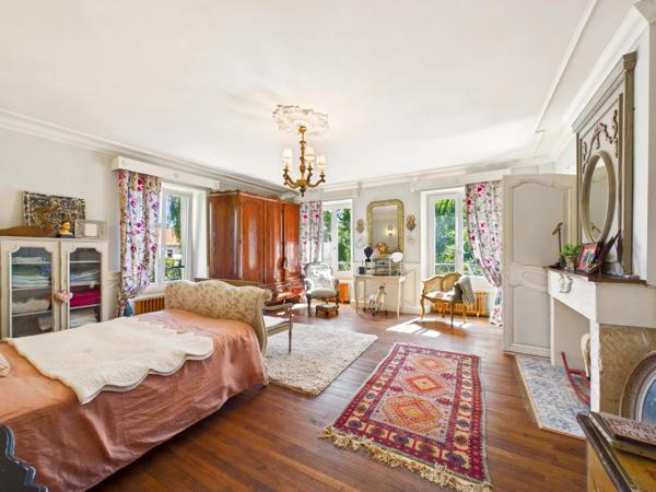 Une demeure de 6 chambres d'une élégance remarquable.