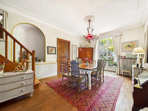 Une demeure de 6 chambres d'une élégance remarquable.