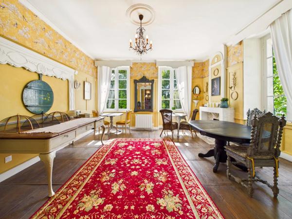 Une demeure de 6 chambres d'une élégance remarquable.