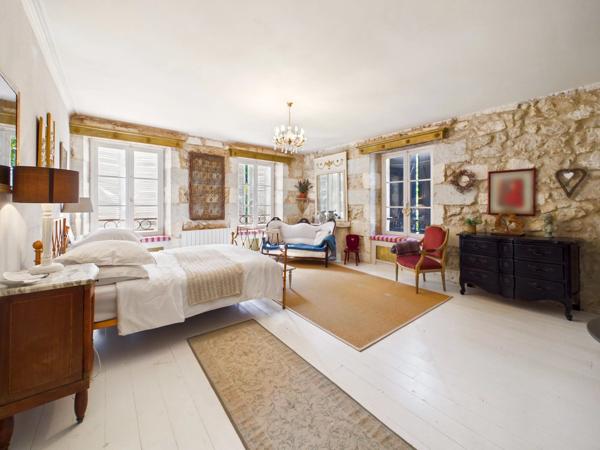 Une demeure de 6 chambres d'une élégance remarquable.