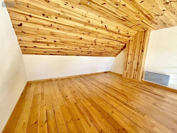 Appartement à louer à Saint-Chély-d'Apcher en Lozère (48200), ref : 48032-L94
